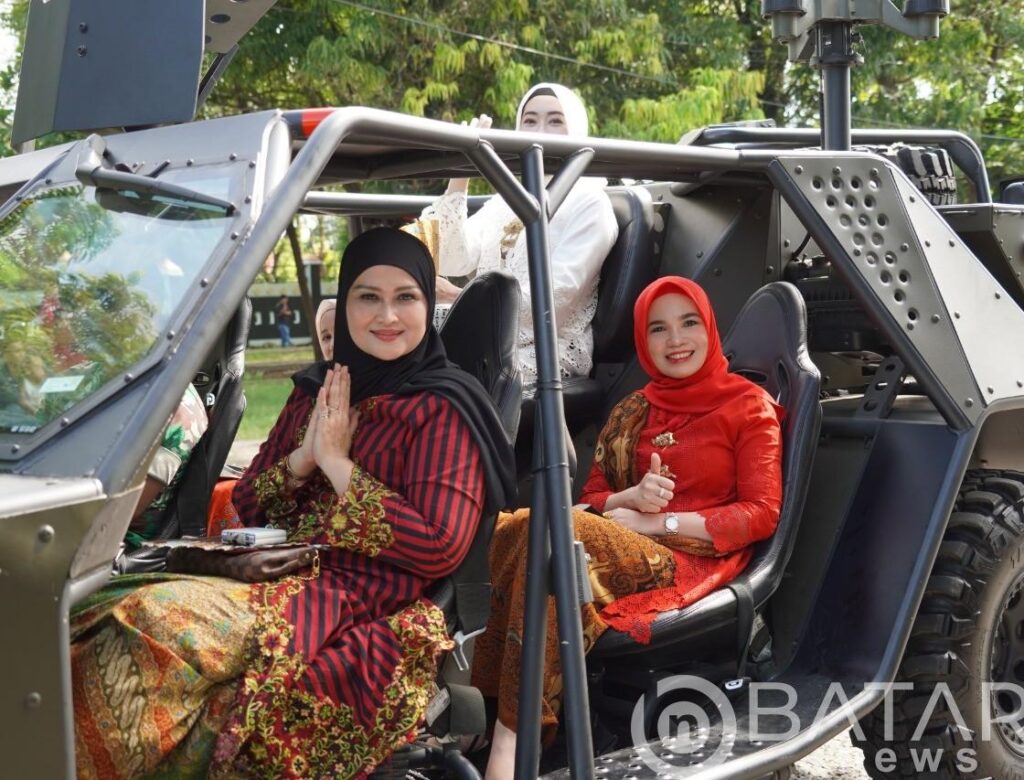 Semangati Generasi Mudanya, Persit KCK Koorcab Rem 071 PD IV/Diponegoro Turut Kirab Merah Putih Pekalongan