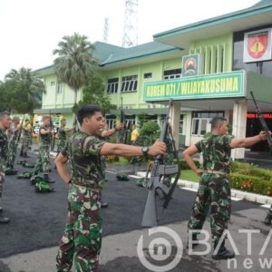 Jaga Kebugaran dan Bentuk Postur, Prajurit Wijayakusuma Senam Senjata