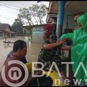 Dandim 0808/Blitar, Diwakili Kasdim Bersama Forkopimda Tinjau Langsung Lokasi Banjir Di Wilayah Kab. Blitar