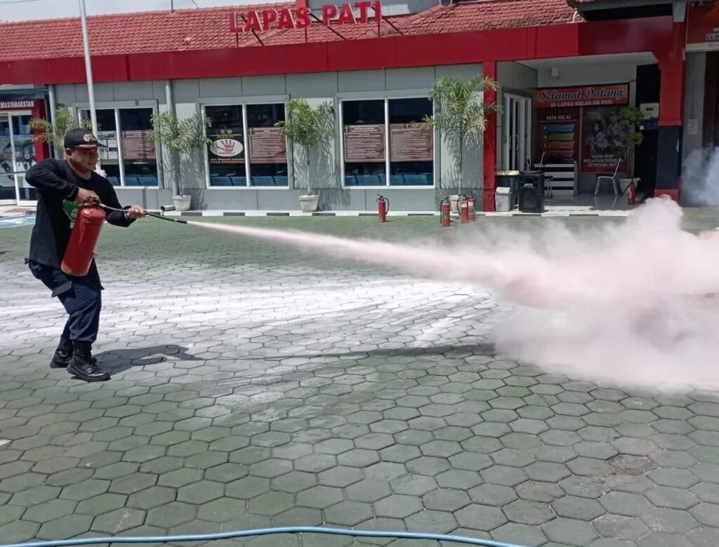 Lapas Pati Gelar Pelatihan Penanganan Kebakaran, Tingkatkan Kesiap Siagaan Petugas