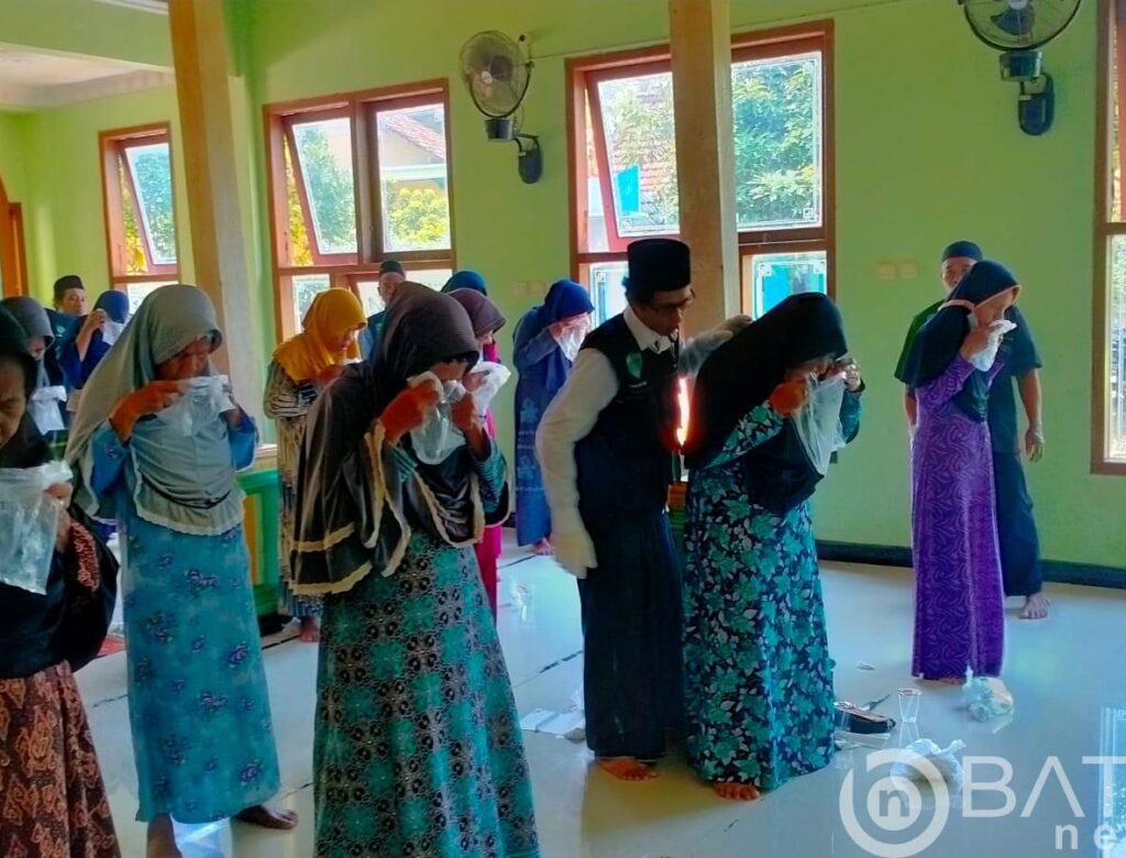 Hilangkan Energi Negatif,  Ratusan Warga Penambuhan Ikuti Ruqyah Masal