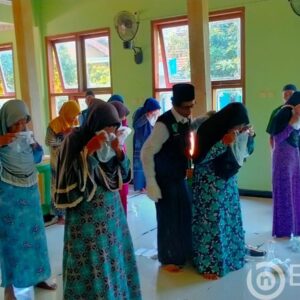 Hilangkan Energi Negatif,  Ratusan Warga Penambuhan Ikuti Ruqyah Masal