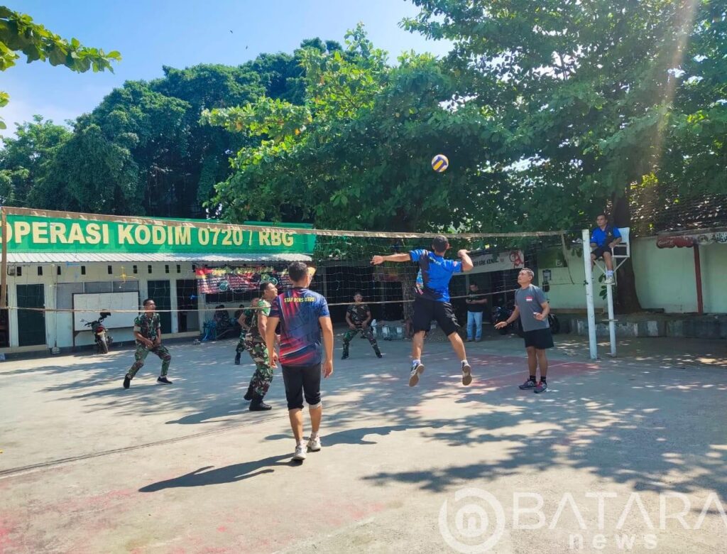 Jaga Kebugaran Fisik, Anggota Kodim 0720/Rembang Olahraga Bola Voli
