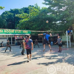 Jaga Kebugaran Fisik, Anggota Kodim 0720/Rembang Olahraga Bola Voli