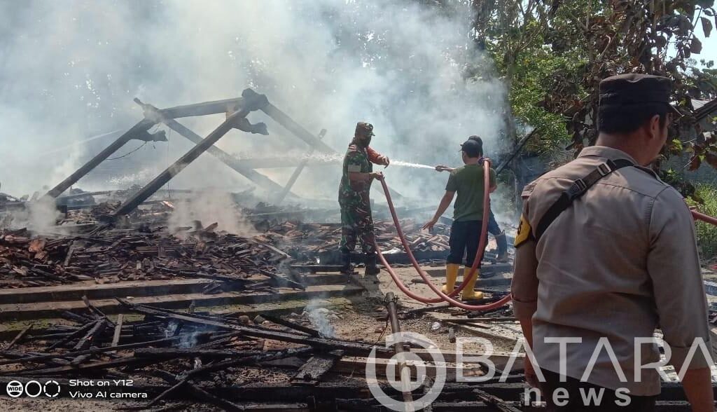 Habis Terbakar, Satu Rumah Joglo di Desa Karangsumber Kecamatan Winong