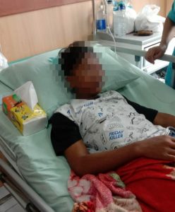 Miris” Hanya Karena Ambil Mangga, Seorang Anak Dibawah Umur Terkena Lemparan Batu Oleh Oknum Penjaga Sekolah