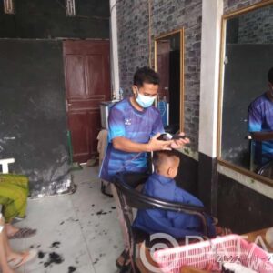 Pemuda Desa Sukses Usaha Potong Rambut, Kini Hasilkan Banyak Cuan