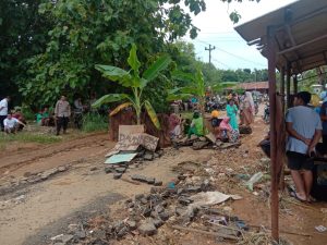 Warga Desa Prawoto Demo Adanya Jalan Rusak Parah, di Duga Dampak Dari Galian C