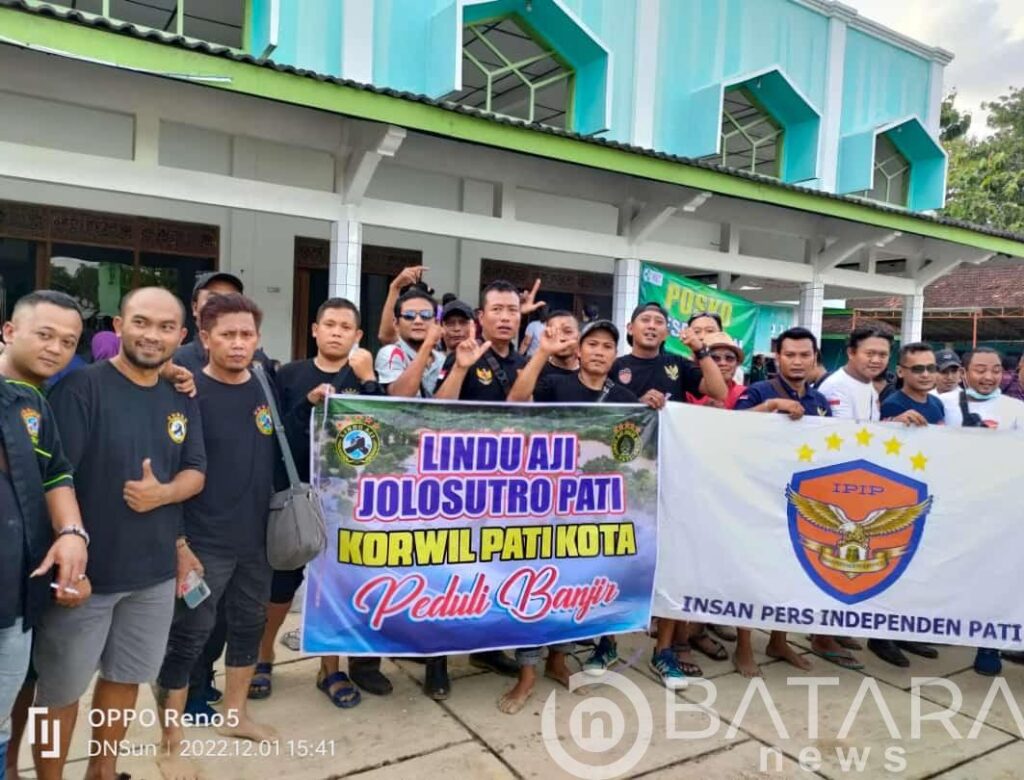 Kompak Untuk Sesama, IPIP dan Lindu Aji Salurkan Bantuan Korban Banjir di Desa Sinomwidodo