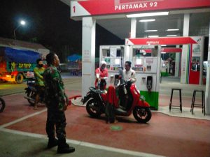 Antisipasi Kamtibmas, Piket Koramil 13/ Sedan Patroli di SPBU Sedan