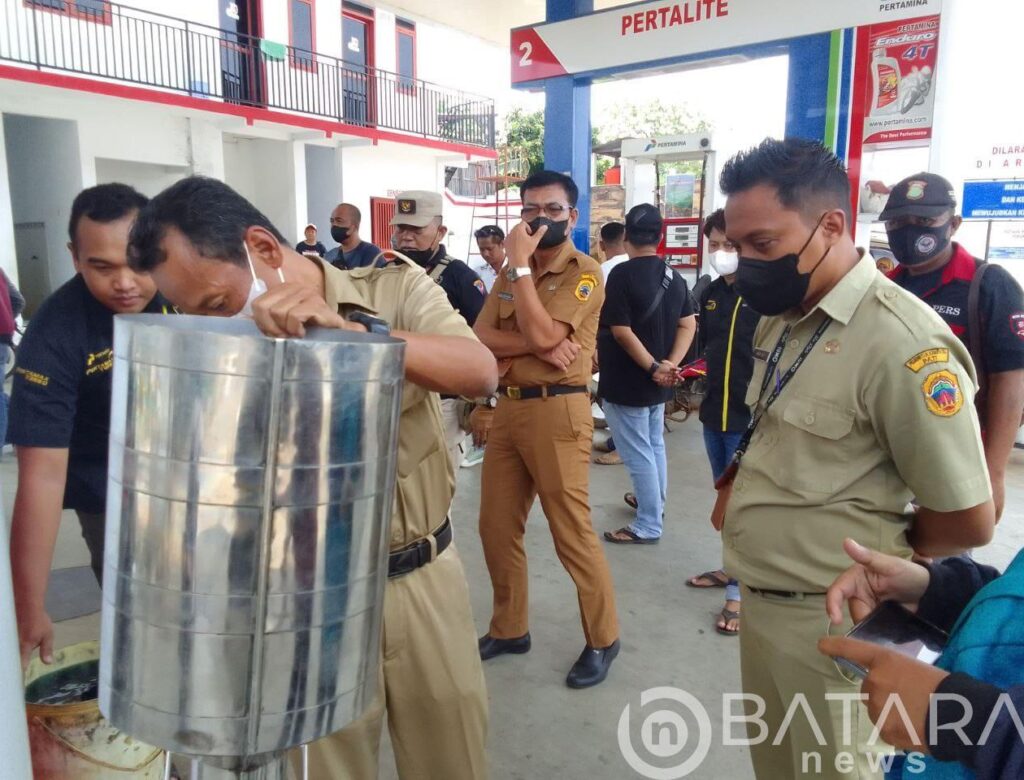 Disdagperin Adakan Uji Tera Ulang di SPBU Tlogowungu, Yang Menjadi Tuduhan Wartawan Abal-abal mencuri takaran, Ini Hasilnya