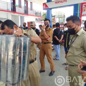 Disdagperin Adakan Uji Tera Ulang di SPBU Tlogowungu, Yang Menjadi Tuduhan Wartawan Abal-abal mencuri takaran, Ini Hasilnya