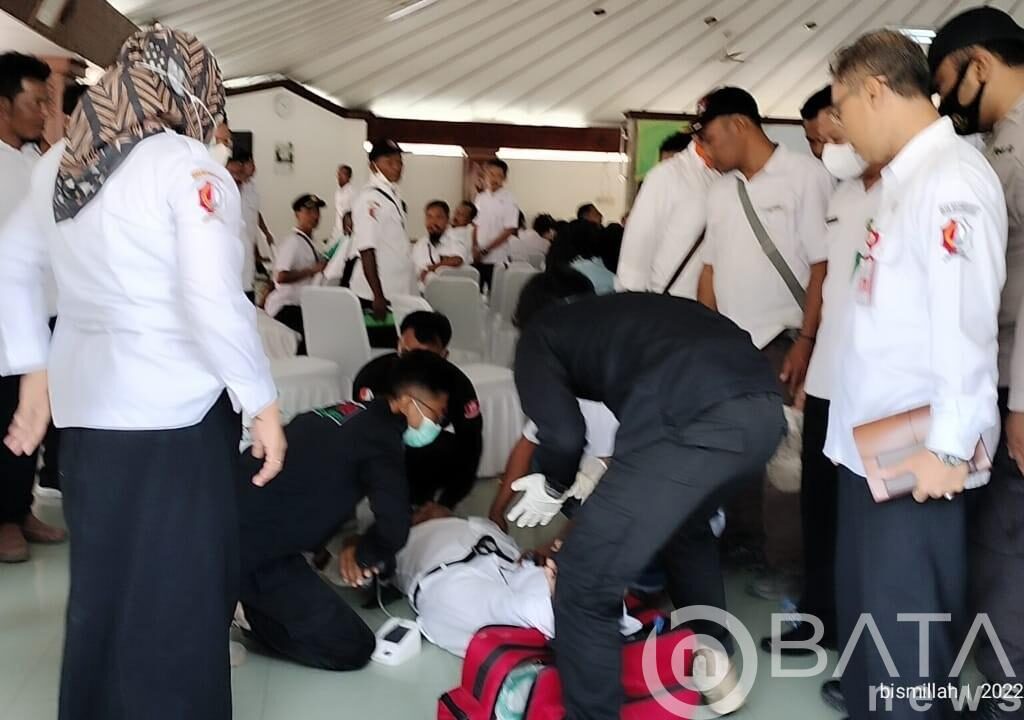 Usai Dilantik Sebagai Kades ! Petinggi Desa Kendung, Bojonegoro Langsung Dilarikan Ke Rumah Sakit