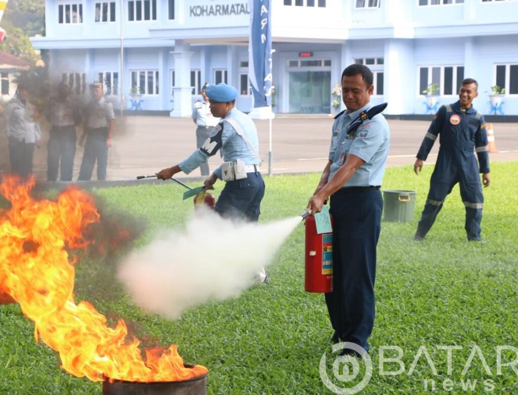 Simulasi Latihan Penanggulangan Kebakaran di Koharmatau