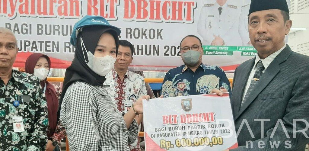 667 Buruh Pabrik Rokok di Rembang Terima BLT