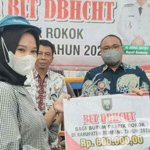 667 Buruh Pabrik Rokok di Rembang Terima BLT