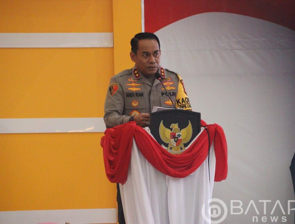 Khitankan 100 Anak Kurang Mampu Di Kotabaru, Kapolda Kalsel Terpukau Melihat Ini.