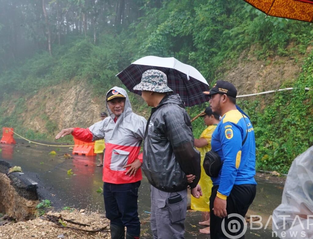 PJ Bupati Pati Tinjau Lokasi Terdampak Longsor Desa Purwokerto, Perlu Penanganan Komprehensif