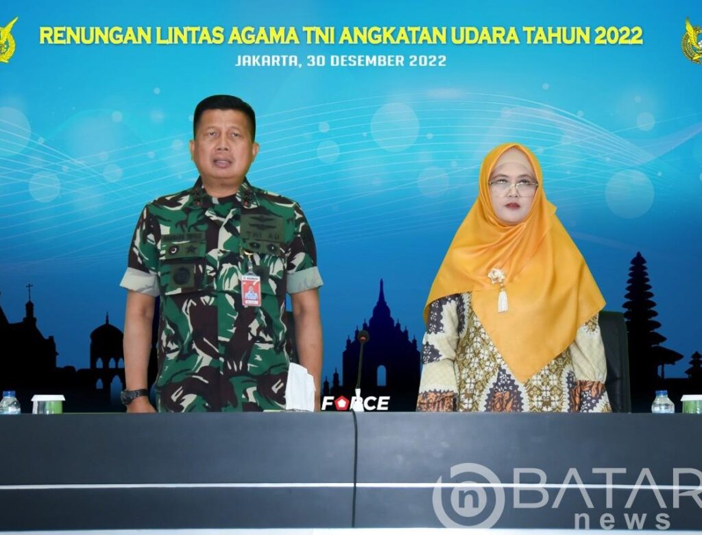 Dankoharmatau dan Ketua PIA Ardhya Garini Gab. III Koharmatau Mengikuti Renungan Lintas Agama TNI Angkatan Udara Tahun 2022