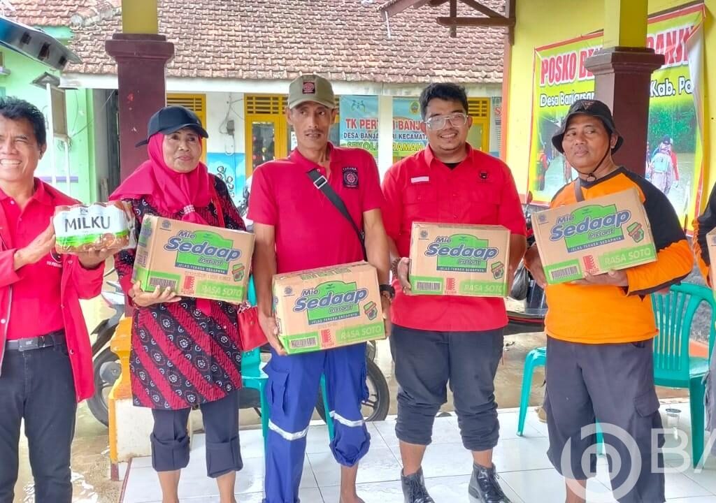 Riyanta, SH dan Sentra Margo Laras UPT Kementrian Sosial Berikan Bantuan Sembako di Desa Banjarsari Gabus Pati