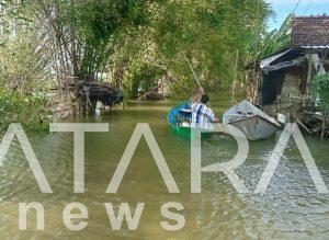 Warga Desa Kosekan Terendam Banjir 1 Meter Dikarenakan Luapan Sungai Silugonggo.
