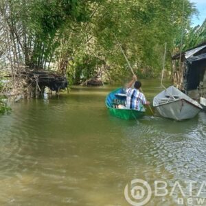 Warga Desa Kosekan Terendam Banjir 1 Meter Dikarenakan Luapan Sungai Silugonggo.