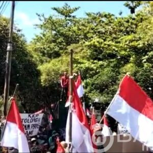 PNBP 10% , para Nelayan Gruduk Pendopo Kabupaten Pati