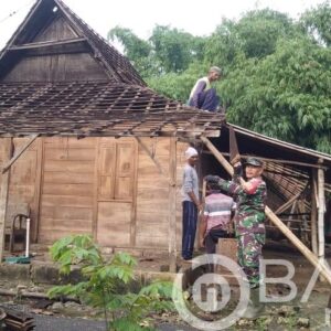 Tidak Layak Huni, Babinsa Bongkar Rumah Warga Binaan