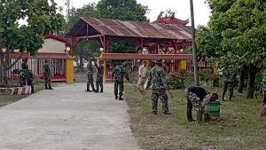 Jelang Imlek, Anggota Kodim 0720/Rembang Bersama Warga Adakan Karya Bakti
