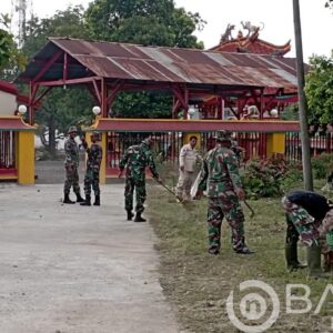 Jelang Imlek, Anggota Kodim 0720/Rembang Bersama Warga Adakan Karya Bakti