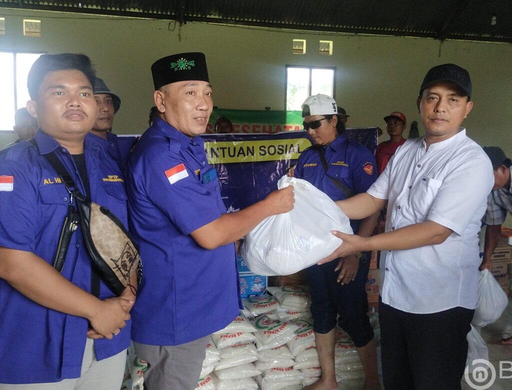 Pengging Wangi Sukolilo, Tiga Bulan Banjir Tak Kunjung Surut, IPIP bersama Gayeng Fest Salurkan Bantuan Sosial
