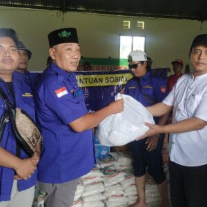 Pengging Wangi Sukolilo, Tiga Bulan Banjir Tak Kunjung Surut, IPIP bersama Gayeng Fest Salurkan Bantuan Sosial
