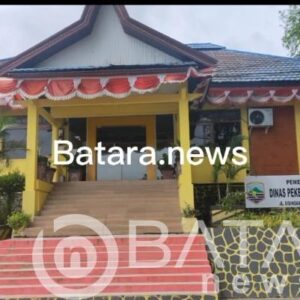 Konferensi Pers Terkait Judul Berita, “Kadis PUPR Kotabaru Sebut Semua Pewarta Di Bumi Sa Ijaan Pernah Ditransfer”