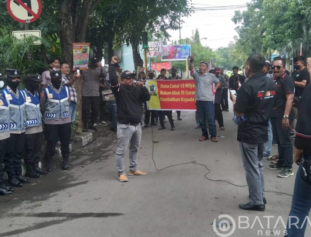 Lamongan: Ratusan Masa Demo Pertanyakan Dana BLT 12 M, Bagi Hasil Cukai