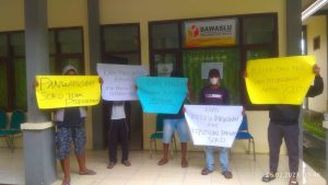 Protes Rekrutmen PKD, Aliansi Pemuda Soko Datangi Kantor Panwaslu Kecamatan Gelar Aksi Unjuk Rasa