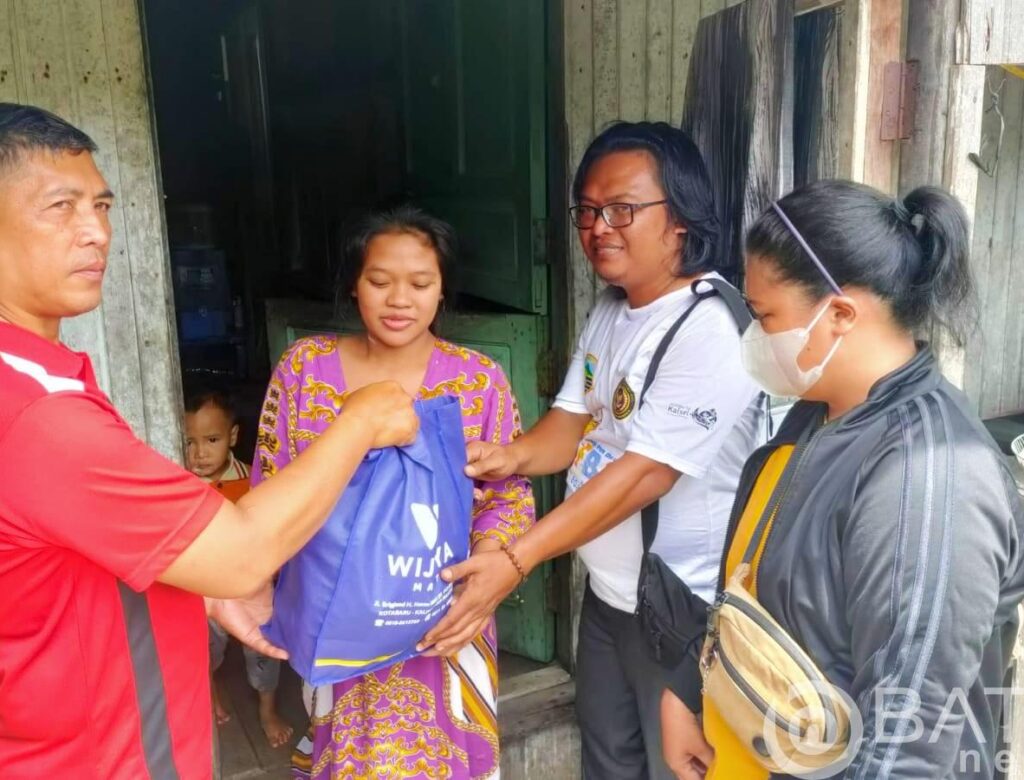 Wartawan Dan Polisi Kotabaru Maknai HPN Untuk Berbagi Dengan Sesama