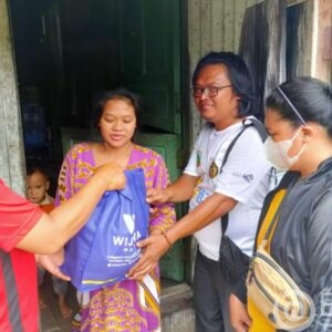 Wartawan Dan Polisi Kotabaru Maknai HPN Untuk Berbagi Dengan Sesama