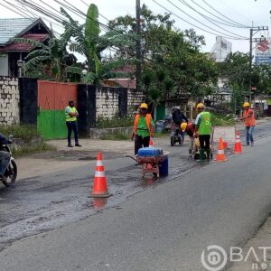 Penasaran, Kenapa Pemkab Kotabaru Pasang Median Jalan Di Pusat Kota ? Ini Kata Dishub