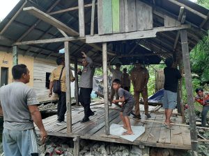 Kediaman Warga Gedambaan, Kotabaru, Jadi Sasaran Bedah RTLH Kapolda Kalsel.