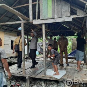 Kediaman Warga Gedambaan, Kotabaru, Jadi Sasaran Bedah RTLH Kapolda Kalsel.