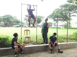 Babinsa Koramil Sluke Bina Fisik Calon Prajurit TNI