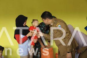Wabub Kotabaru Salurkan Bantuan Asupan Gizi Kepada Anak Penderita Stunting