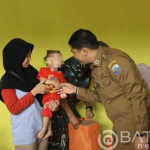 Wabub Kotabaru Salurkan Bantuan Asupan Gizi Kepada Anak Penderita Stunting