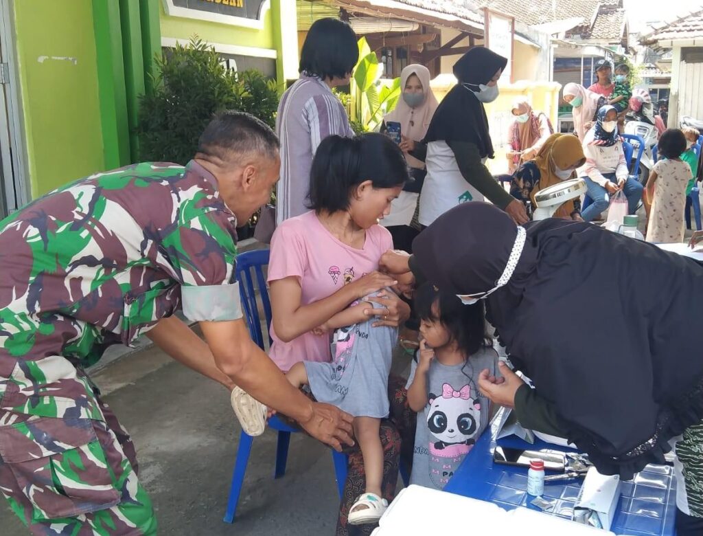 Dukung Balita Sehat, Babinsa Pendampingan Posyandu dan PMT