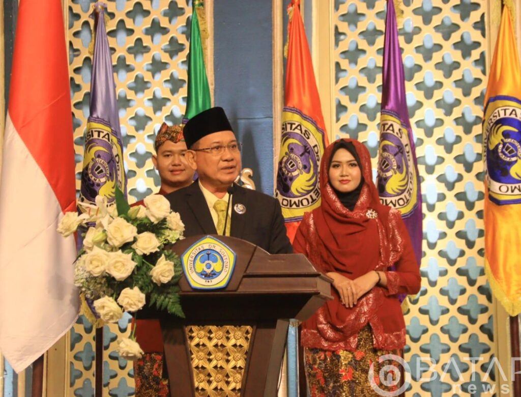 Keren, Bupati Kotabaru Sampaikan Orasi Ilmiah Dihadapan Ratusan Wisudawan Unitomo Surabaya.