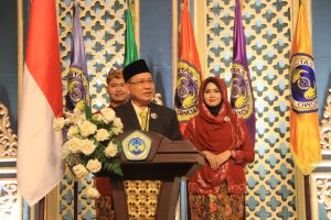 Keren, Bupati Kotabaru Sampaikan Orasi Ilmiah Dihadapan Ratusan Wisudawan Unitomo Surabaya.