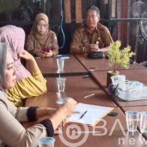 Kantor Diskoperindag Kotabaru Digruduk Emak- Emak Pedagang Pasar Tradisional