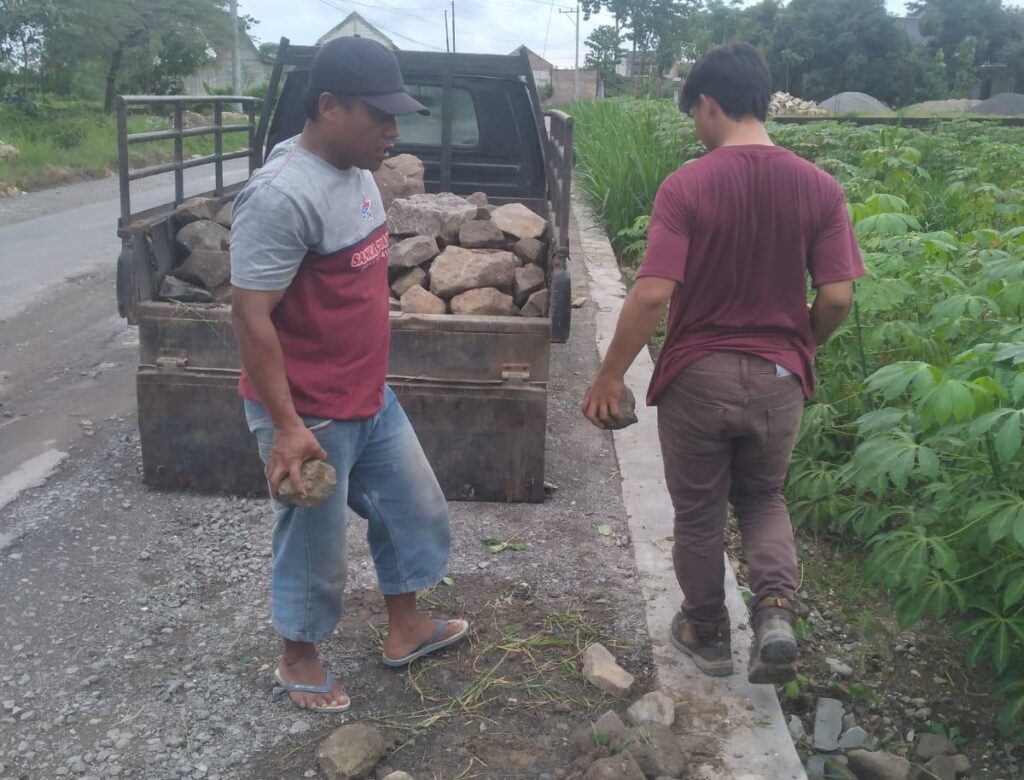 Beberapa Suplayer Pengadaan Material Pengerjaan Jalan Sarang Bonjor Akan Polisikan CV Jati Wungu Dan Rekanannya, Atas Dugaan Penggelapan