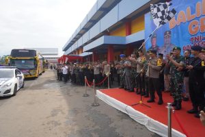 Danrem Wijayakusuma Dampingi Kapolda Jateng Lepas Keberangkatan Pemudik Balik Gratis di Purwokerto