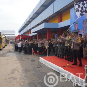 Danrem Wijayakusuma Dampingi Kapolda Jateng Lepas Keberangkatan Pemudik Balik Gratis di Purwokerto